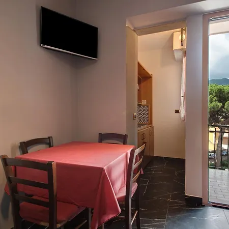 Paradiso Bilocale 303 Апартаменты *